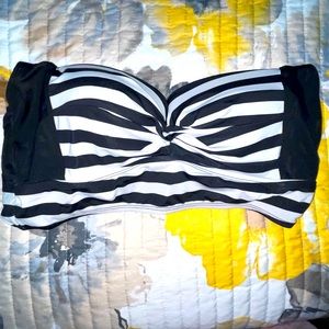Torrid Size 1 black/white bikini top. Never worn.